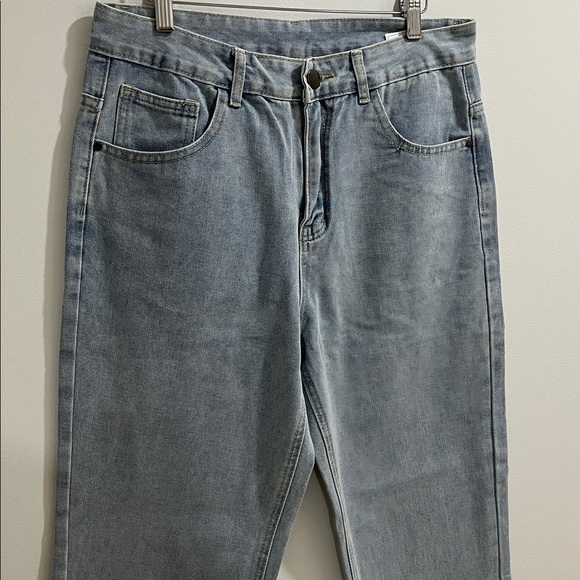 NWOT Women’s Jeans Medium Light Blue Relaxed Straight Leg Mom Jean Zipper Fly - Picture 2 of 10